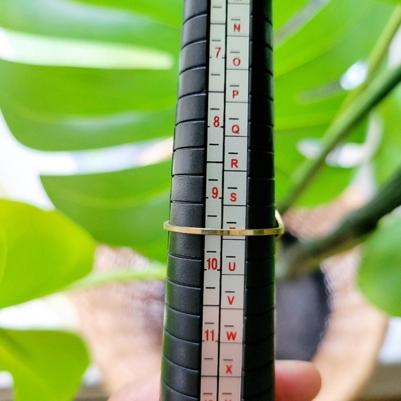 Vintage Dainty Gold Avon Rhinestone Ring - Picture 8 of 9